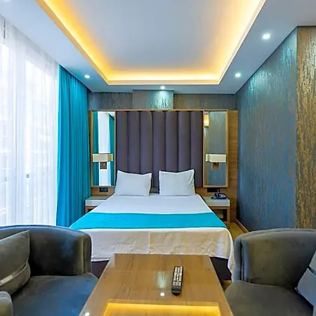 Hotel Black Palace